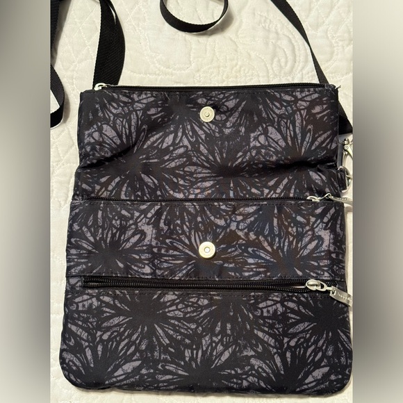 Baggalini small shoulder bag. - Picture 2 of 4